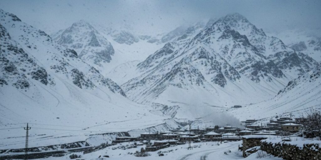 Snowfall Rain rain forecast in Khyber Pakhtunkhwa as temperatures drop sharply.